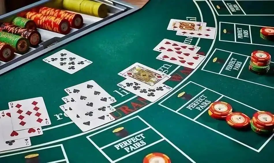 30 apk platform overview showing sports and casino categories on mobile